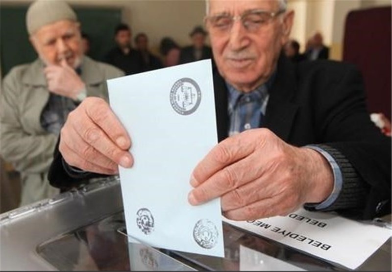 آرای HDP به 14 درصد می رسد / AKP بیش از 12 درصد رأی از دست می دهد