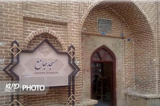 وضعیت مسجد جامع مهاباد مسئولان وزارت میراث فرهنگی را به این شهر کشاند