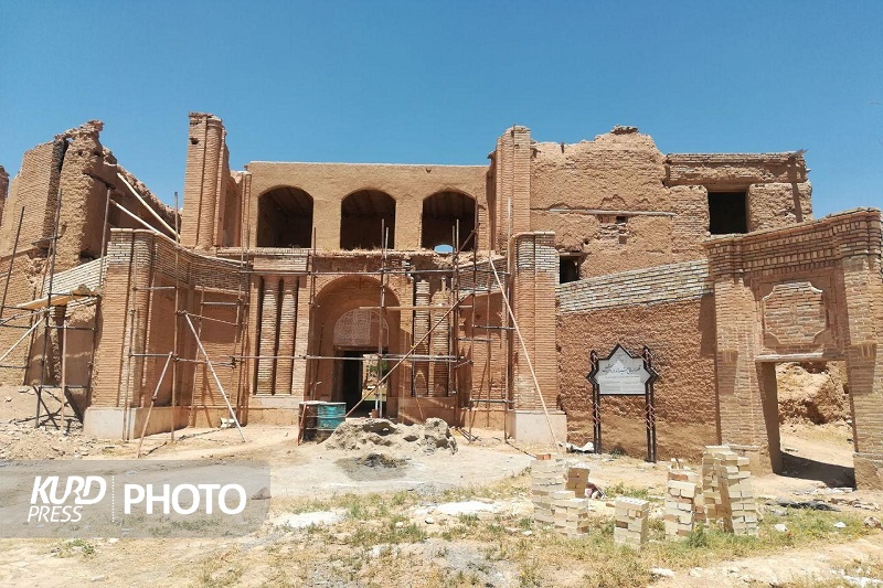 هلال احمر آذربایجان غربی احیای سریع قلعه اربابی تکاب را وعده داد