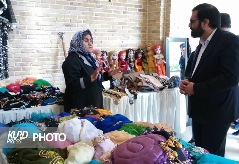 نمایشگاه صنایع دستی بانوان در خانه کرد سنندج افتتاح شد