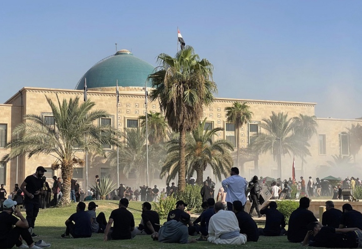 در اعتراضات امروز بغداد ۱۲ تن کشته و ۲۷۰ نفر زخمی شدند