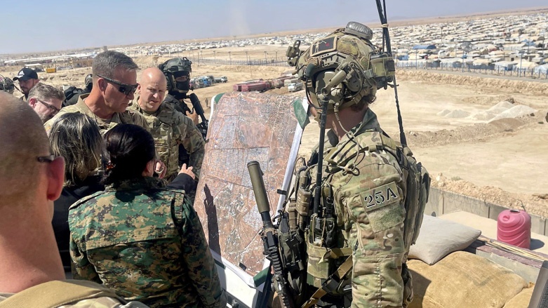 گفتگوی فرمانده سنتکام با مقامات کرد عراق و سوریه درباره مقابله با داعش در کمپ الهول