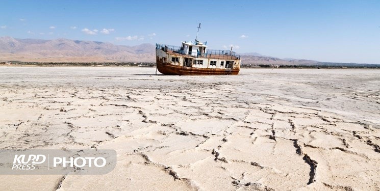 سالانه باید ٣.٤ میلیارد متر مکعب حق آبه به دریاچه ارومیه اختصاص یابد