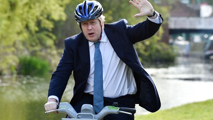 دوچرخه دست دوم نچیروان بارزانی زیر پای نخست وزیر سابق انگلیس