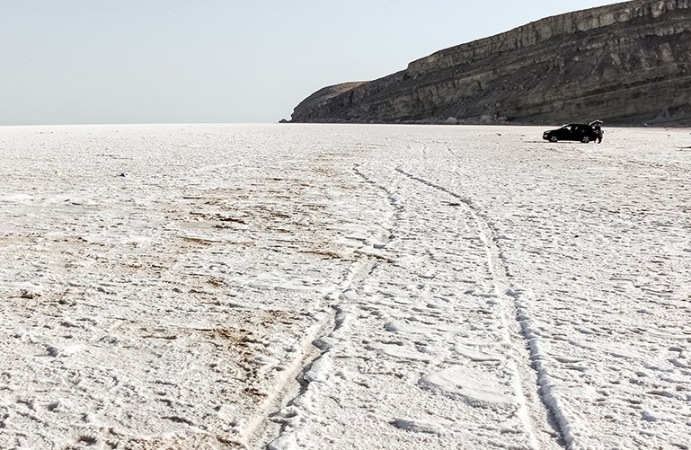 بالا گرفتن انتقادات از عملکرد ٢ ارگان و پیمانکاران کم کار در امر احیای دریاچه ارومیه