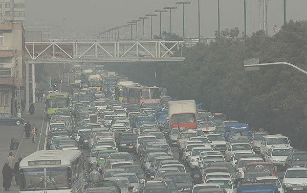 هوای ارومیه همچنان آلوده/تردد روزانه ٣٠٠ هزار خودرو در شهر