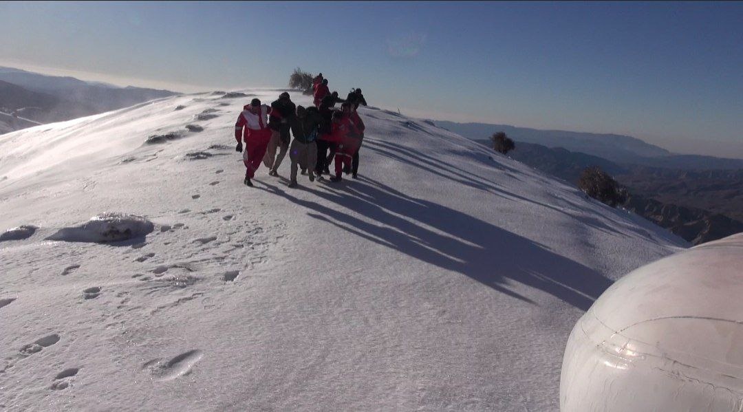 نجات ۹ فرد گرفتار در برف سنگین ارتفاعات کبیر کوه در ملکشاه