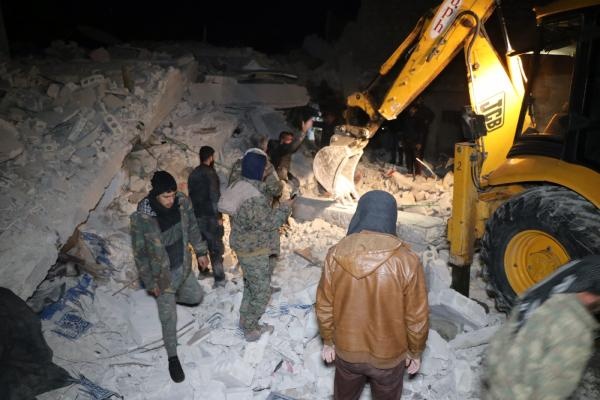 کشته و زخمی شدن حداقل ده تن در ریزش ساختمانی در محله کردنشین شیخ‌مقصود حلب