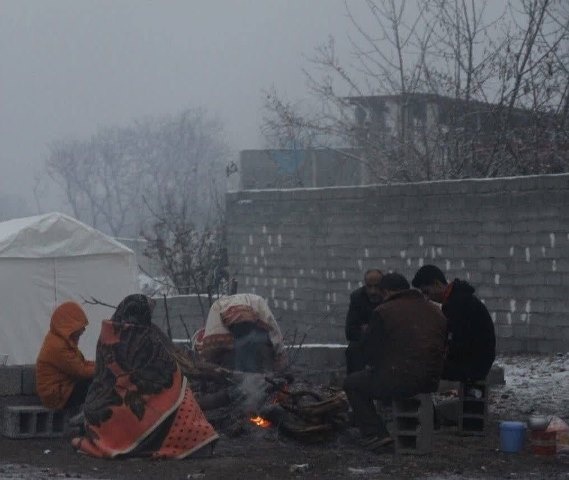 سرمای شدید در مناطق زلزله زده خوی/ تخریب واحدهای مسکونی در ٧٠ روستا