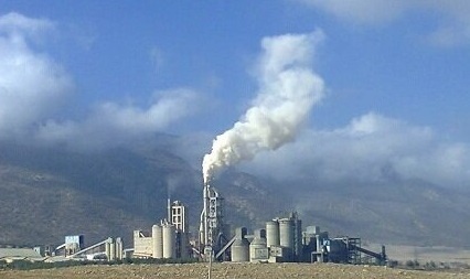 آلودگی‌های کارخانه سیمان ایلام تهدیدی برای سلامت‌ مردم و محیط زیست سیروان