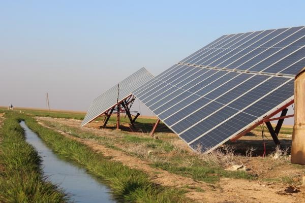 روی آوردن کشاورزان  شمال و شرق سوریه به انرژی خورشیدی به علت خشکسالی و قطع برق توسط ترکیه
