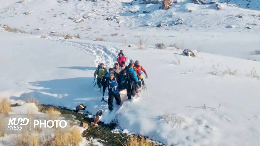 امدادگران هلال احمر کردستان در تلاش برای یافتن ۲ کوهنورد گم شده در آبیدر سنندج