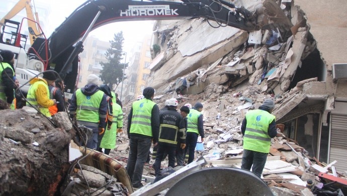 در اورفا: پیکر 20 شهروند از زیر آوار بیرون کشیده شد