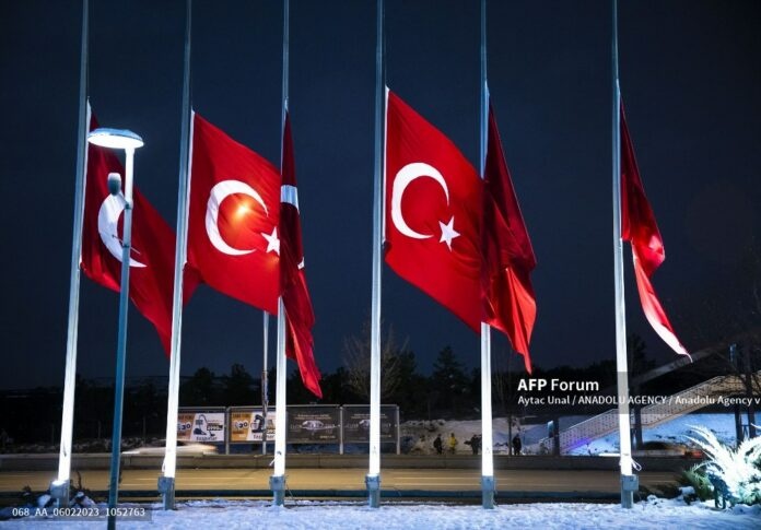 Erdogan declares week-long mourning for quake victims