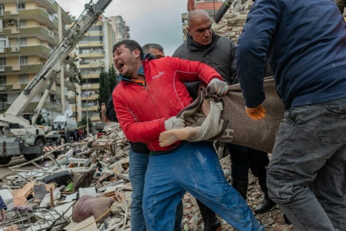 How will Turkey’s killer earthquakes impact the country’s politics? / Amberin Zaman