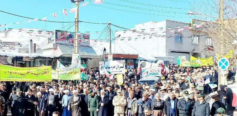 حضور مردم  مرزدار پاوه در راهپیمایی ۲۲ بهمن