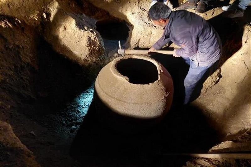 کشف اتفاقی خمره دوره اشکانیان در یکی از روستاهای ارومیه