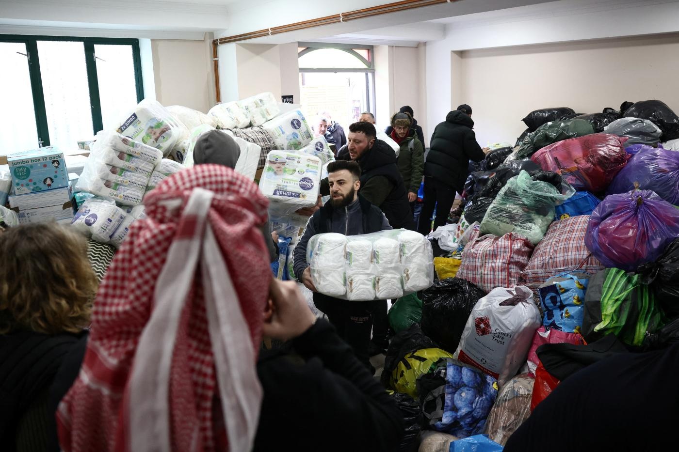 ارسال کمک از سوی کردها و ترک‌های ساکن انگليس برای زلزله زدگان ترکیه