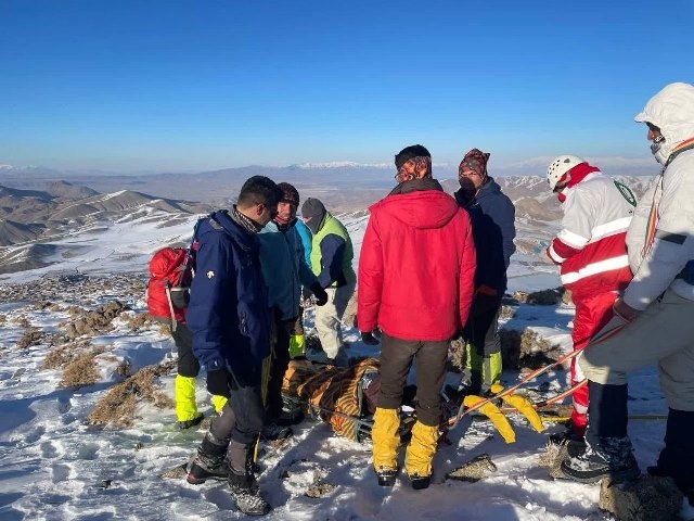 نجات جان کوهنورد ۲۹ ساله در ارتفاعات سلماس