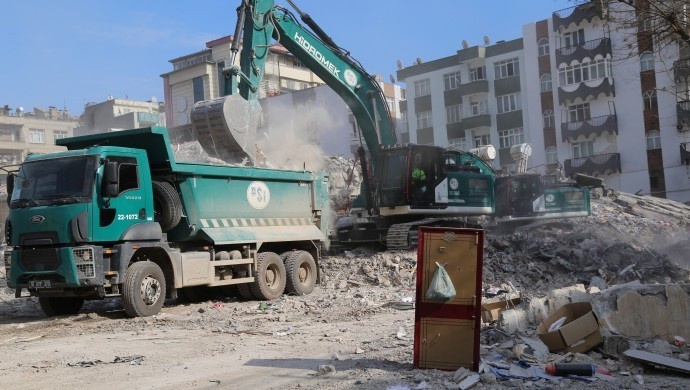 گزارشی از مرعش پس از زلزله: شهر بوی جنازه می دهد