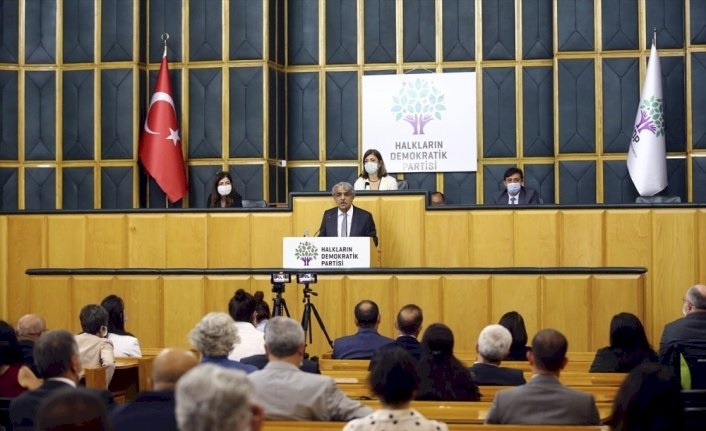 در مجلس 27ام ترکیه برای 58 نماینده  HDP در مجموع 834 کیفرخواست تنظیم شده است