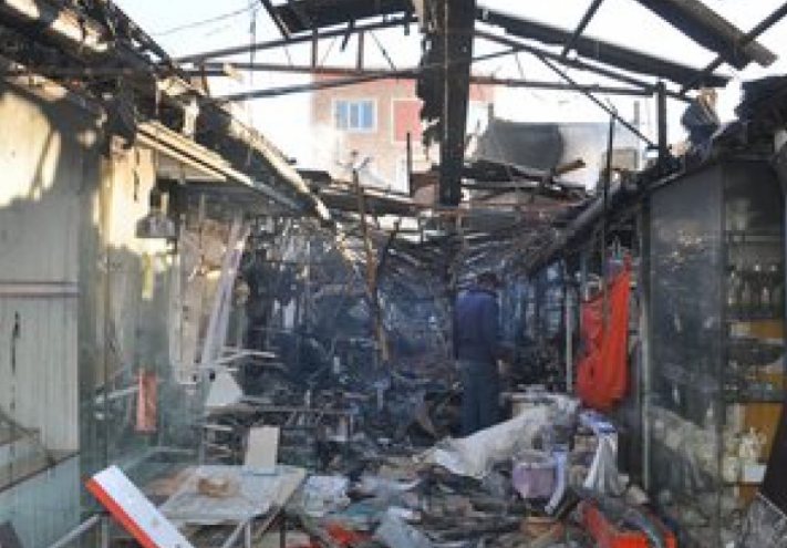 آتش سوزی بازارچه کالاهای خارجی موسوم به (اصغری) در مهاباد