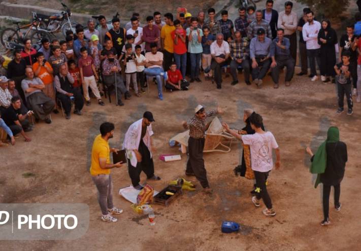 اجرای نمایش‌های جشنواره تئاتر «ناله شکینه» در روستاهای بوکان