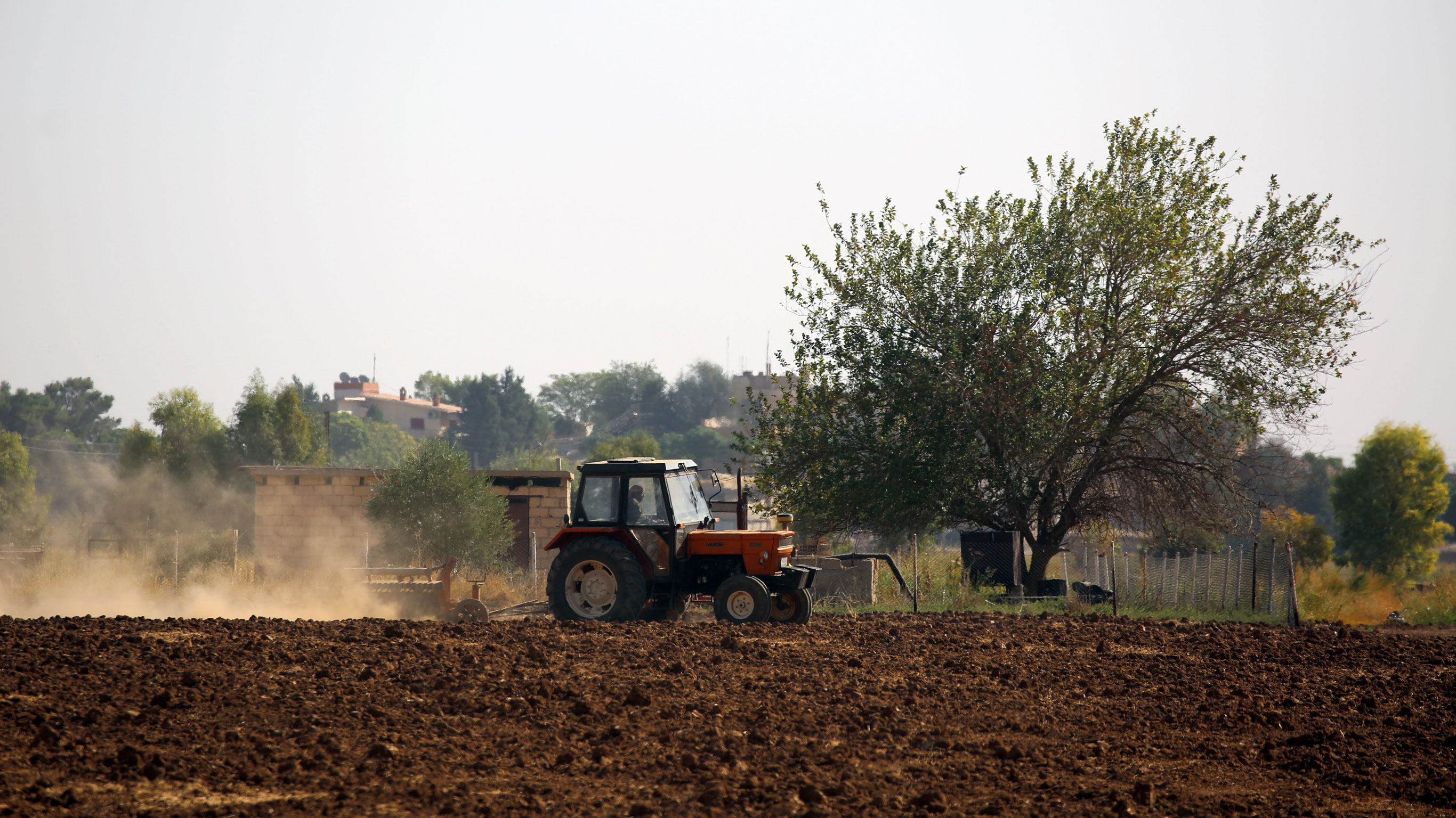 Turkish offensive in northeast Syria uproots farmers, families / Lamar Erkendi Turkish offensive in northeast Syria uproots farmers, families / Lamar Erkendi