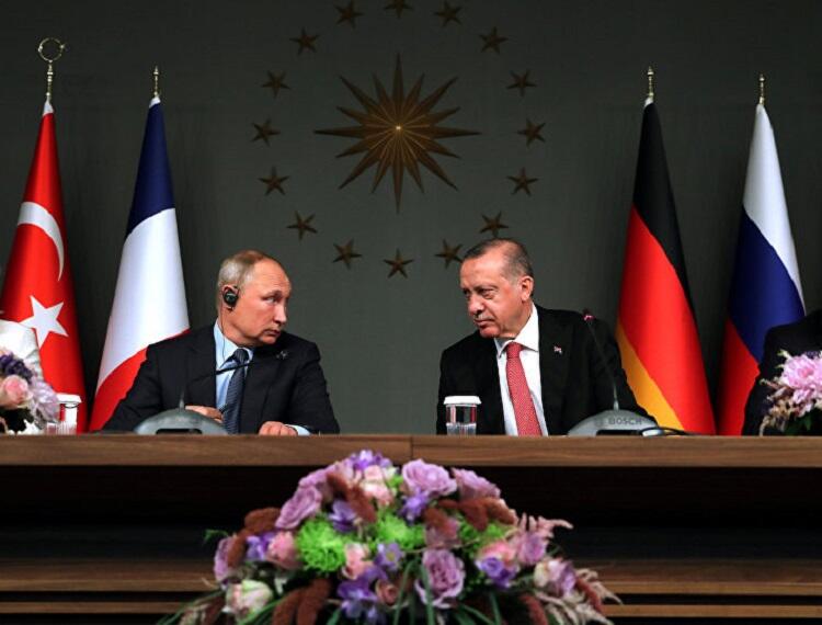 Erdogan kneels before Putin in Moscow, analyst says