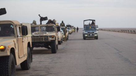 Iraqi army sends equipment to Syria border