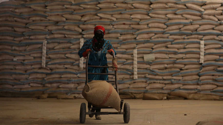 Syrian Kurds say Turkish charity dwarfed by stolen produce / Amberin Zaman