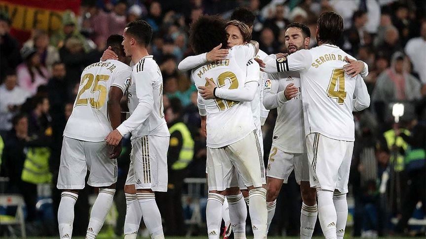 Real Madrid 2 points clear at top of table
