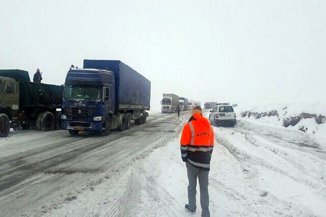 ۱۴۰ خودروی گرفتار در برف و کولاک کردستان رهاسازی شد
