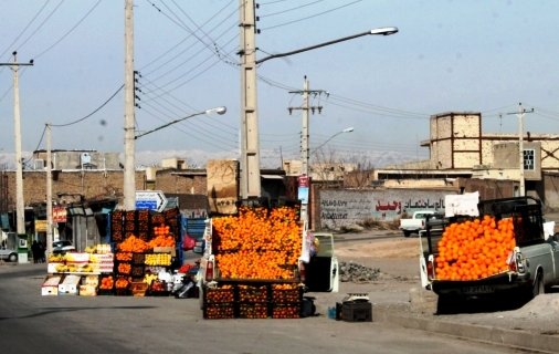 کرمانشاه در محاصره ماشین های میوه فروشی / سرمایه میلیونی برای فروش کیلویی