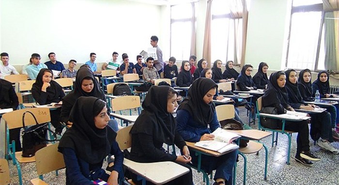 پرداخت کمک هزینه تحصیلی به ۱۲۲۱ دانشجویان تحت پوشش کمیته امداد کردستان