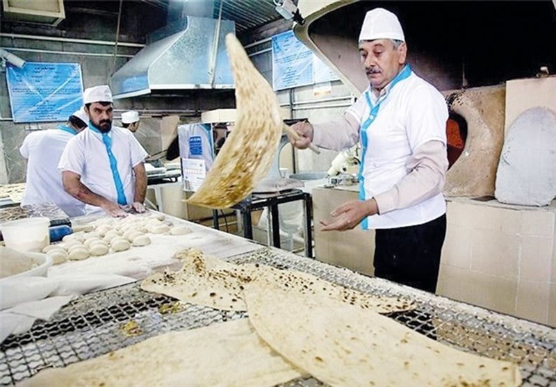کمبود آرد و نان در استان وجود ندارد/ پخت دو شیفته نان در ارومیه افزایش یافت