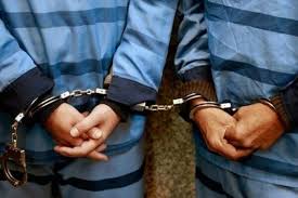 ۲ سارق سابقه دار در سنندج به ۱۷ فقره سرقت اعتراف کردند