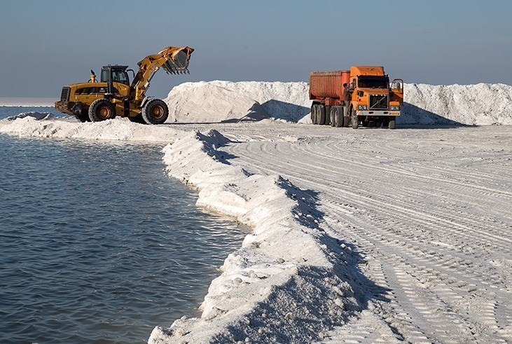 نمک خشک تنها ماده معدنی برداشت شده از دریاچه ارومیه است