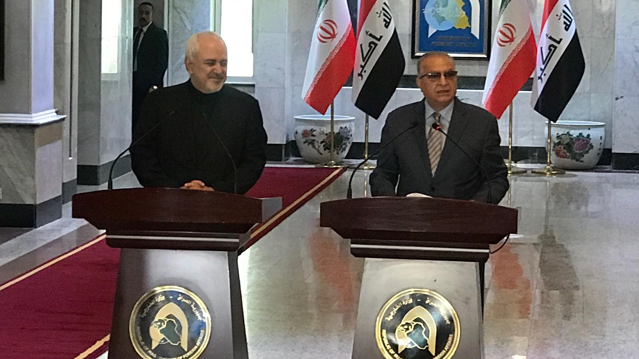 محەمەد جەواد زەریف و وەزیری دەرەوەی عێراق جەخت کەم کردنەوەی گرژییەکان لە ناوچەکە دەکەنەوە