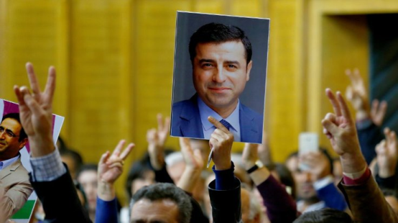 پارێزەرەکەی دەمیرتاش لە بەر مەترسیی کۆرۆنا داوای ئازادکردنی ناوبراو دەکات