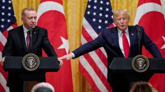بەبۆنەی ڕێککەوتنە بازرگانییەکانیەوە لەگەڵ تورکیا، ترەمپ وازی لە کوردەکانی سووریا هێنا